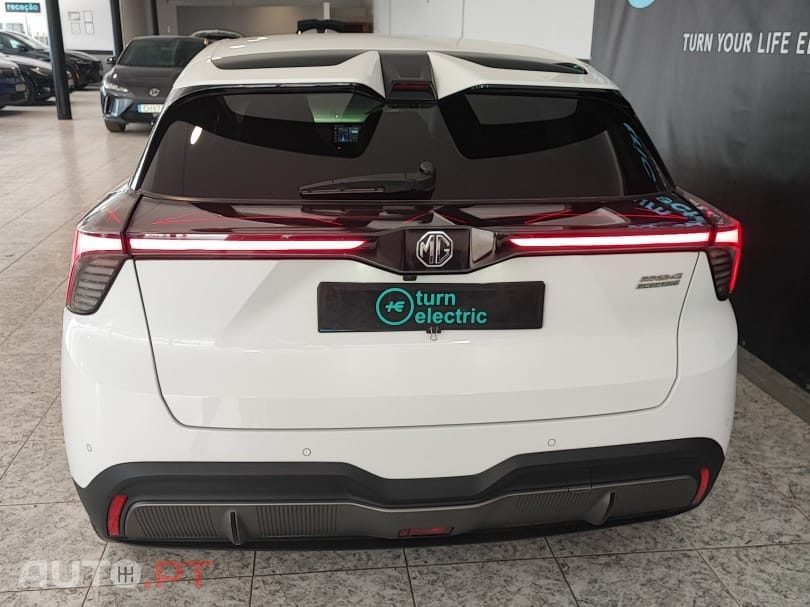 MG MG4 64 kWh Luxury