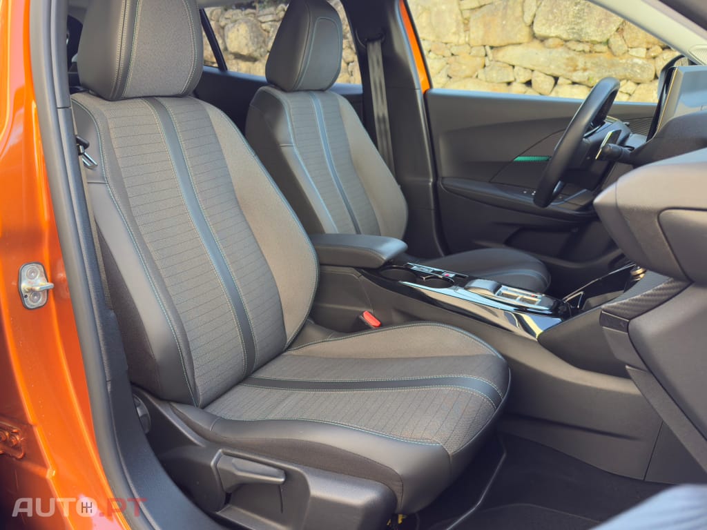Peugeot 2008 1.5 BlueHDi Allure EAT8