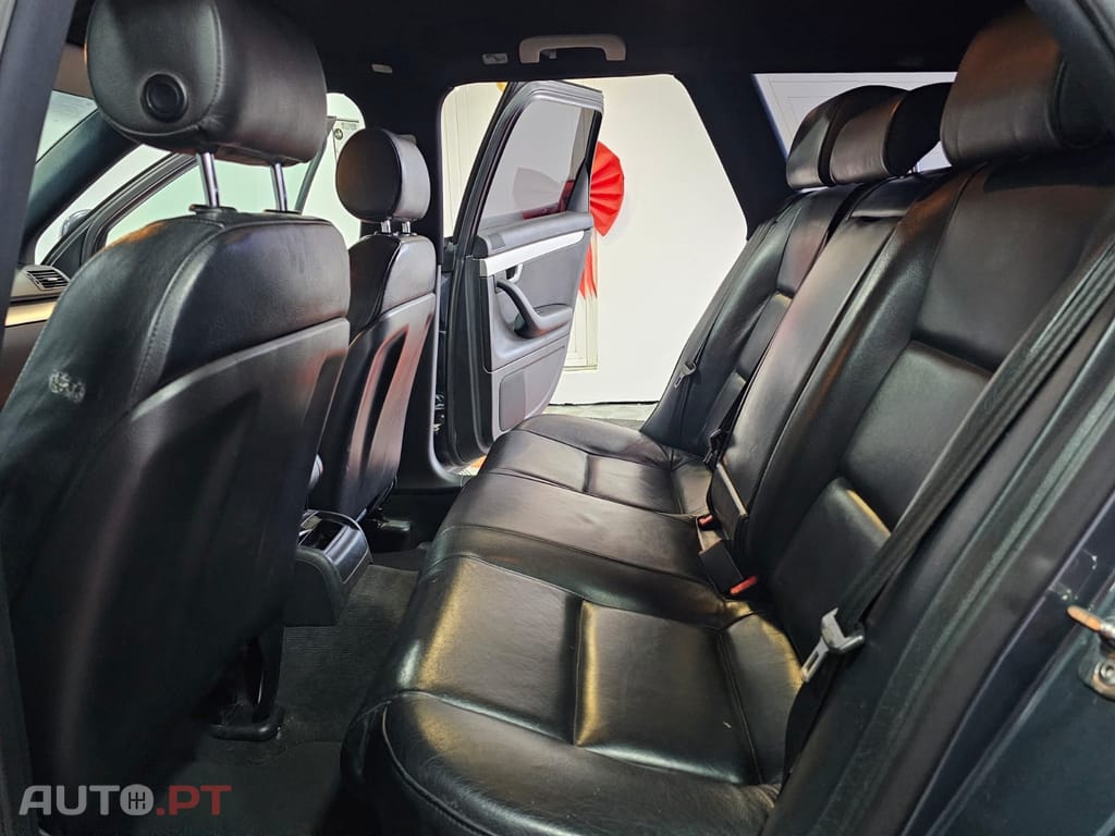 Audi A4 Avant 2.0 TDi S-line