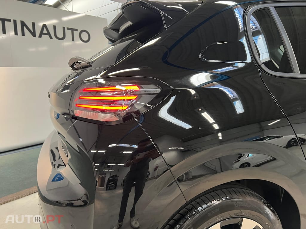 Peugeot 208 1.2 Hybrid Allure e-DCS6