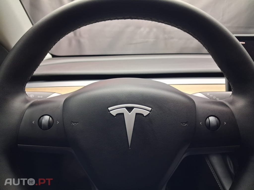 Tesla Model Y Long-Range RWD