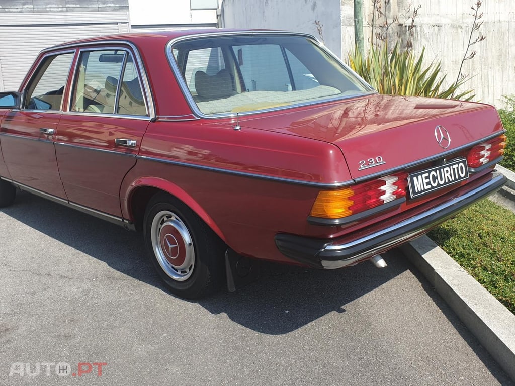 Mercedes-Benz 230 W123 limousine