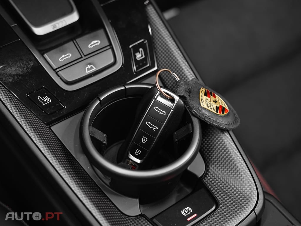 Porsche 992 Carrera 4 GTS PDK