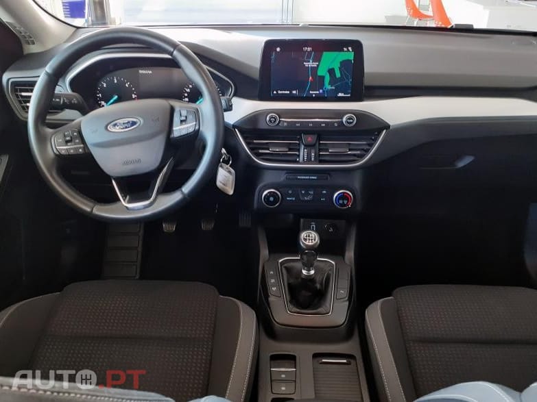 Ford Focus SW 1.5 TDCi EcoBlue Business — fotografia 6