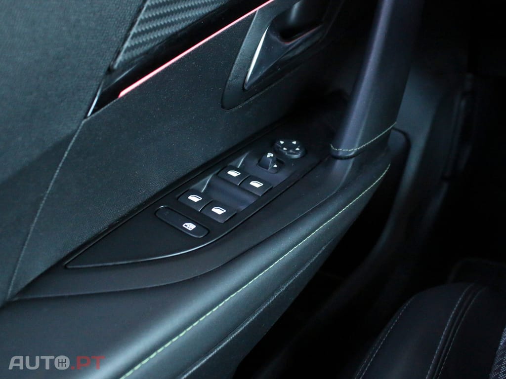 Peugeot 208 1.2 PureTech GT EAT8