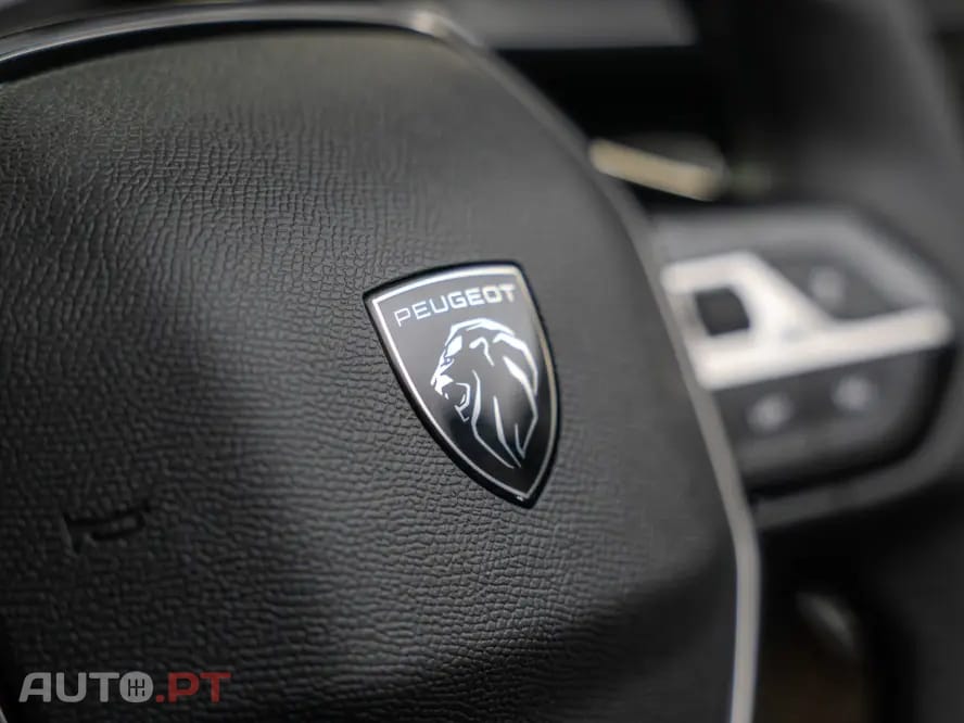 Peugeot 208 1.2 Hybrid Allure e-DCS6