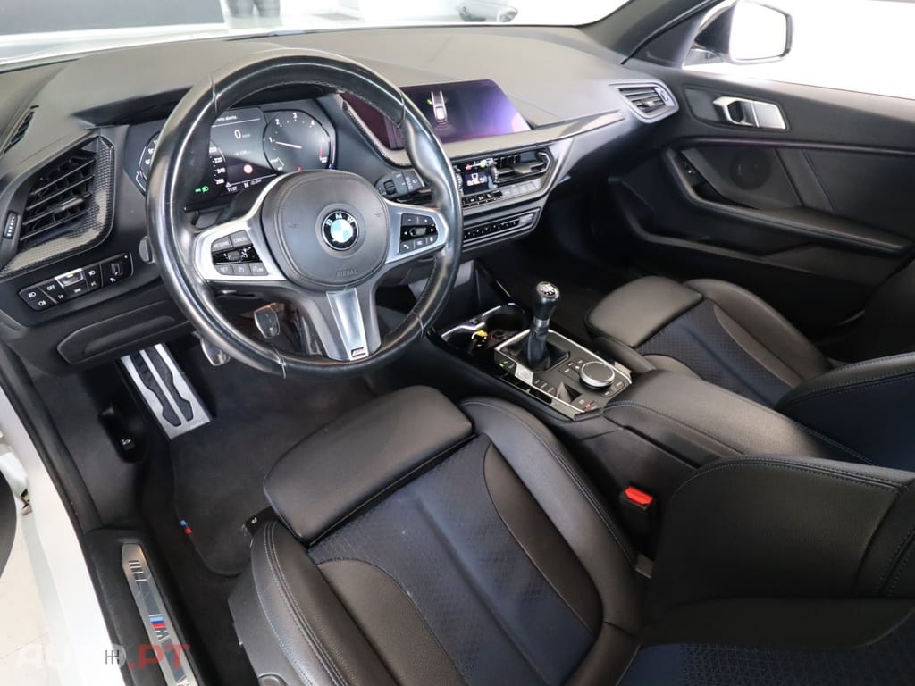BMW 116 d Pack Desportivo M — fotografia 7