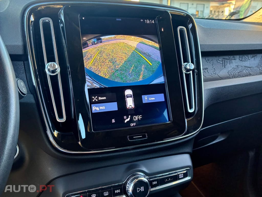 Volvo XC40 T5 Momentum Plus
