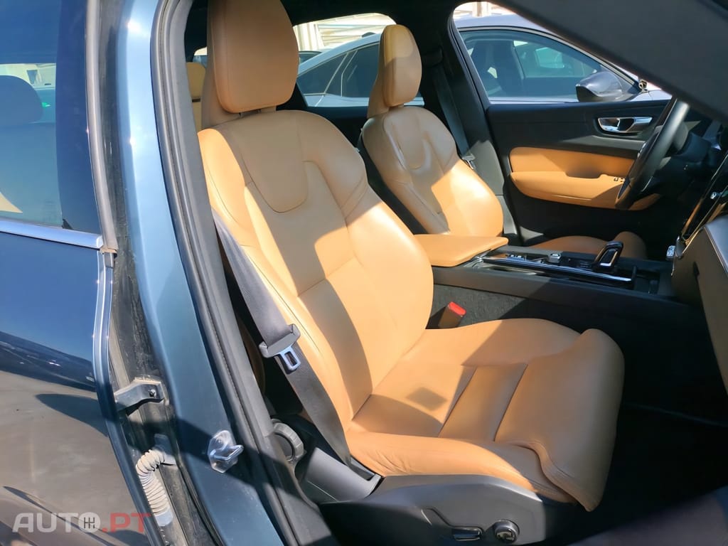Volvo XC60 2.0 T8 PHEV Momentum AWD