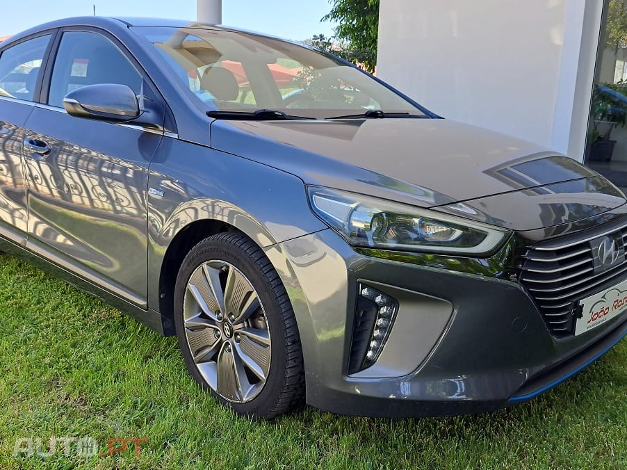 Hyundai Ioniq 5 1.6 GDI HEV (híbrido gasolina + elétrico) Potência combinada de 141 cv