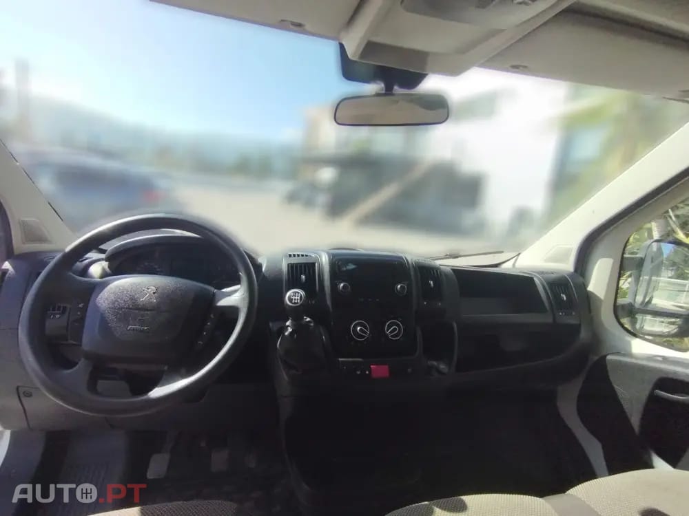 Peugeot Boxer 2.2 BLUE HDI ( CX CARGA BASCULANTE TRASEIRA)