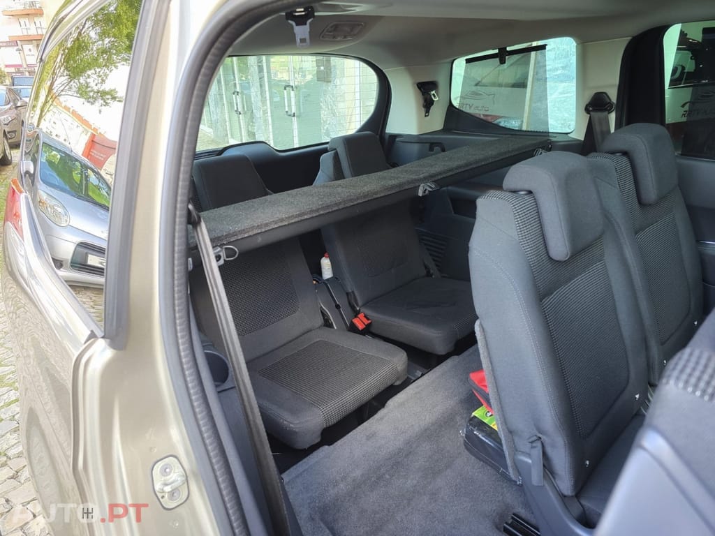 Peugeot 5008 1.6 BlueHDi Allure J17