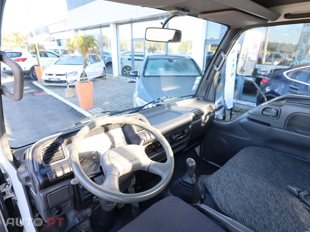 Isuzu Série N NKR 55 LL 5D