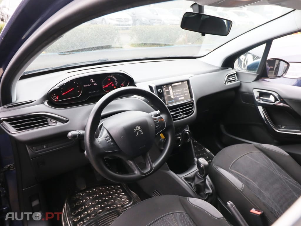 Peugeot 208 1.4 HDi Active — fotografia 7