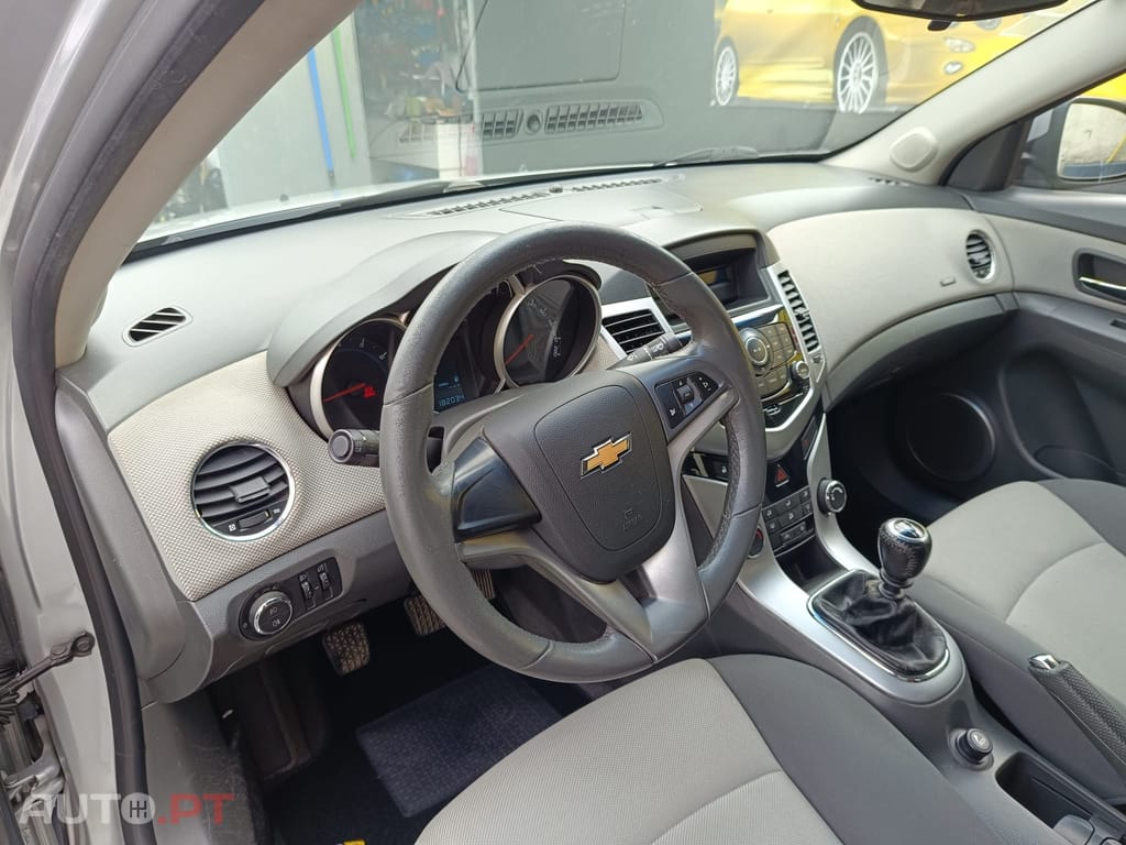 Chevrolet Cruze 1.6 LS