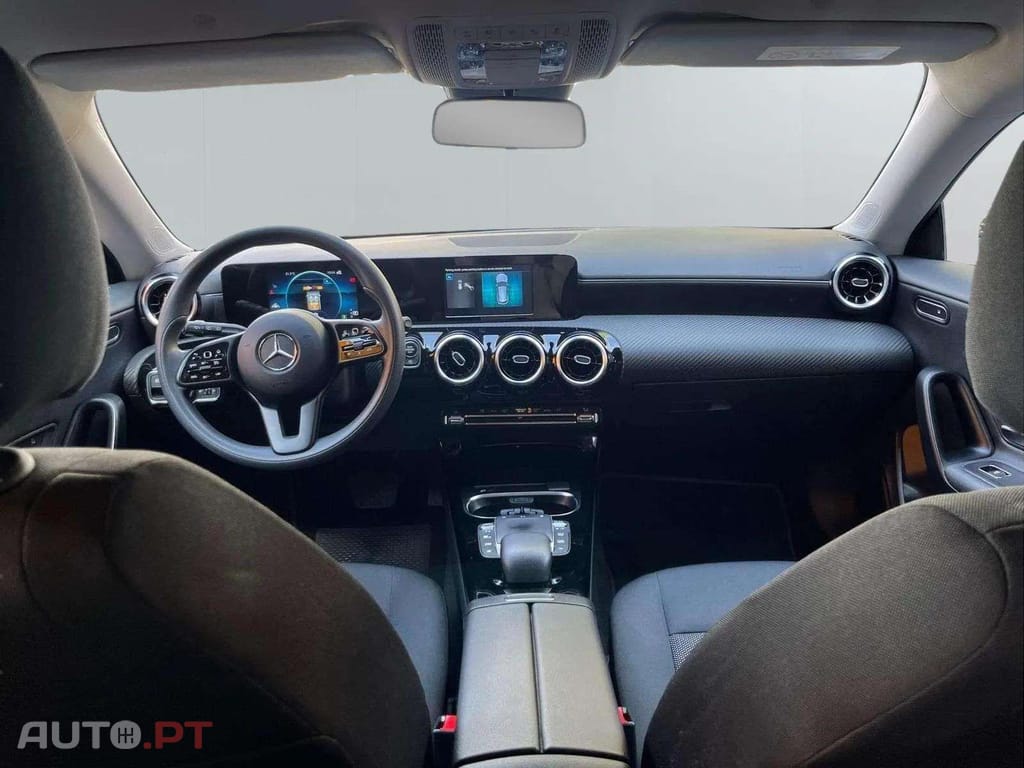 Mercedes-Benz CLA 180 SB DCT 