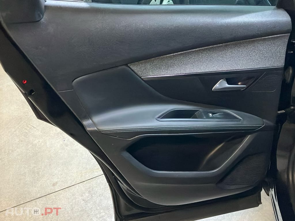 Peugeot 3008 1.5 BlueHDi Allure EAT8