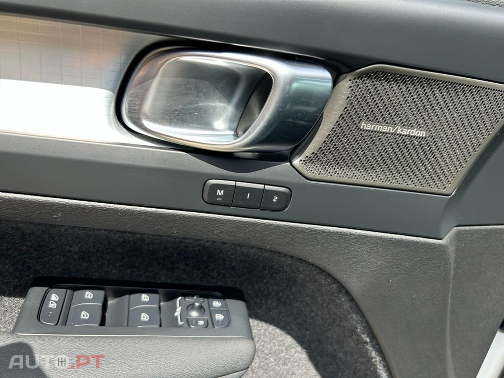 Volvo XC40 2.0 B3 Plus Dark