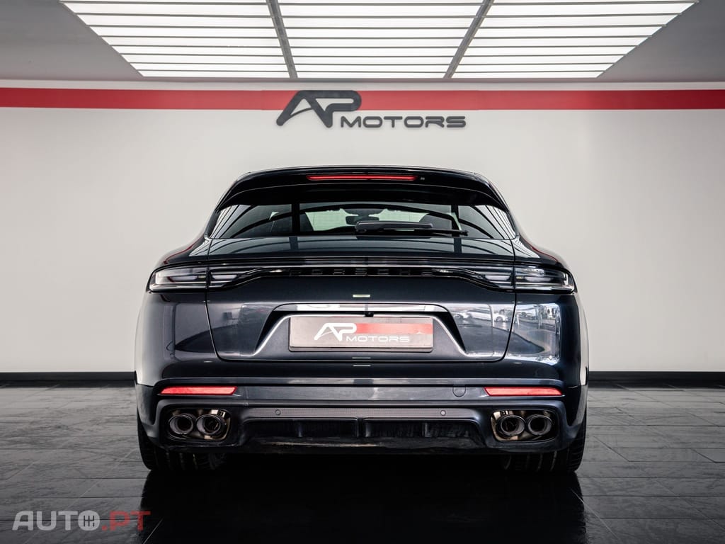 Porsche Panamera 4 E-Hybrid Platinum Edition