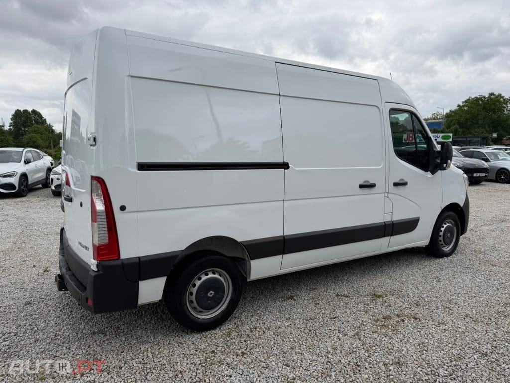 Renault Master 2.3dCI L2H2 3LUG Full Extras