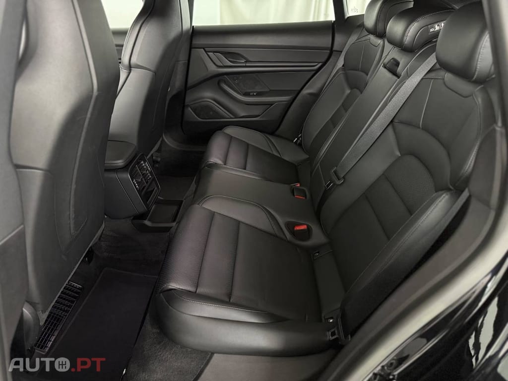 Porsche Taycan 4 