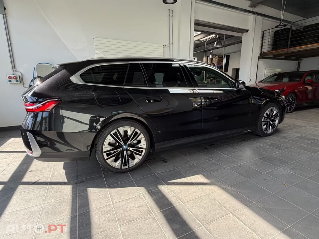 BMW i5 Touring eDrive40