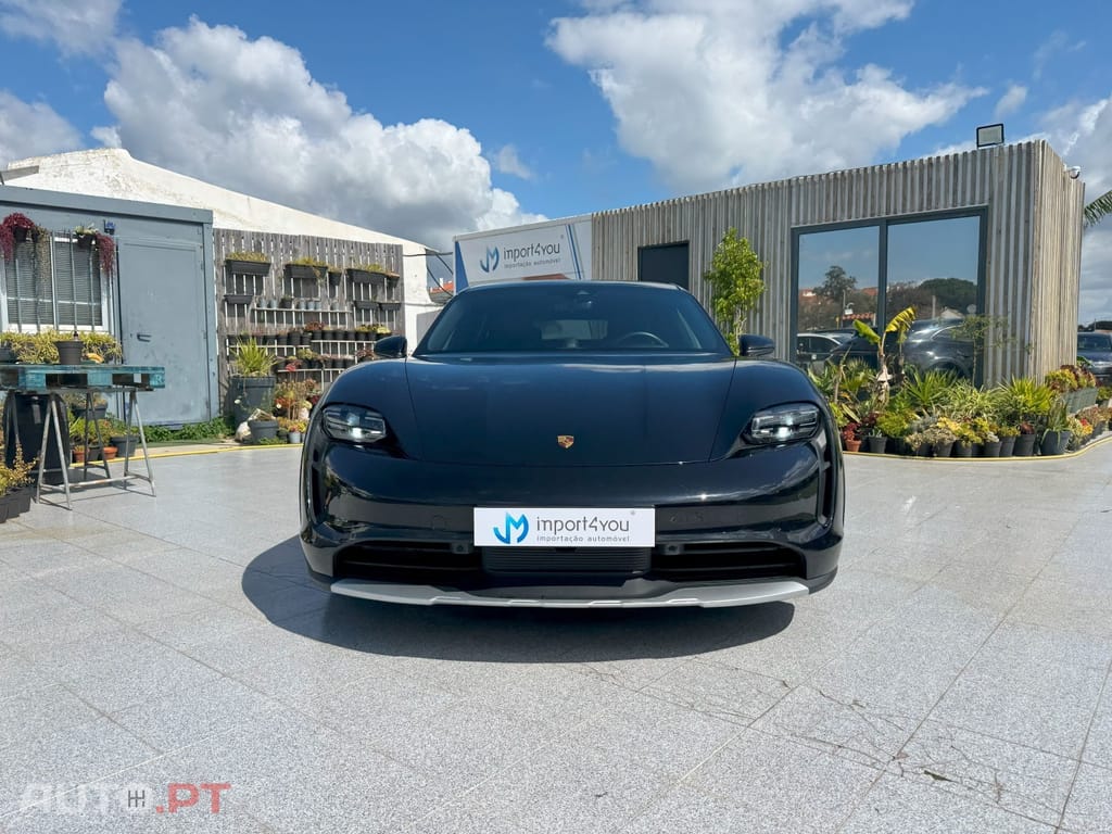 Porsche Taycan 4