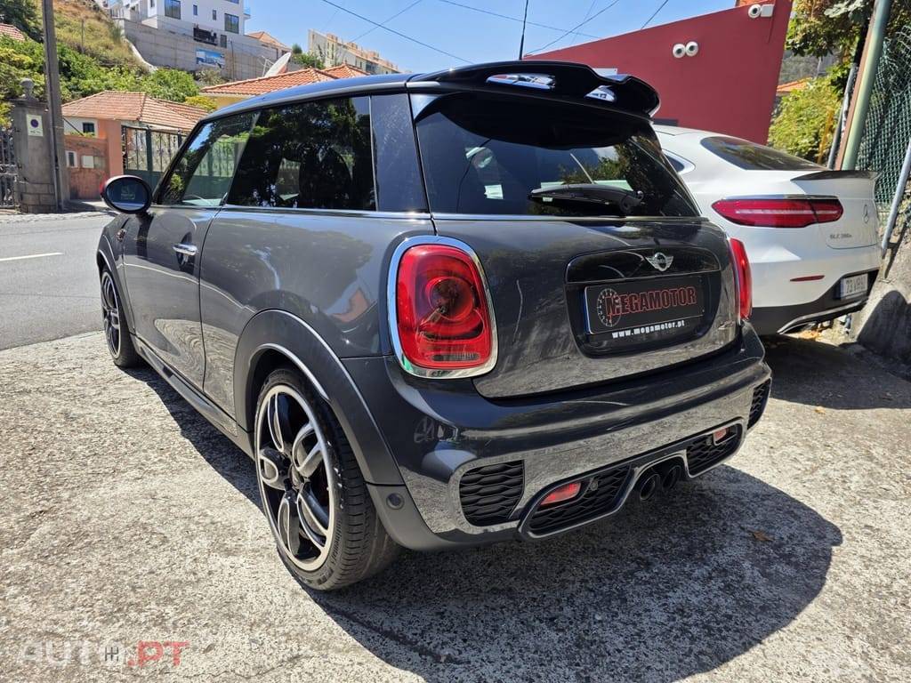 MINI Cooper John Cooper Works