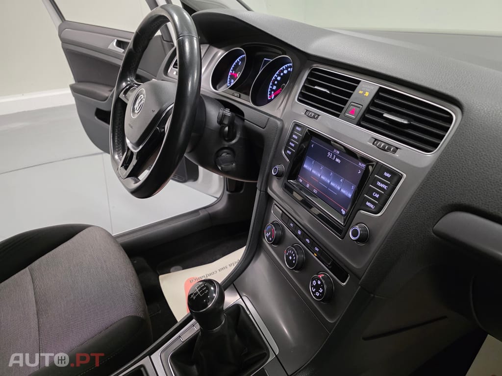 Volkswagen Golf 1.6 HDI CONFORTLINE