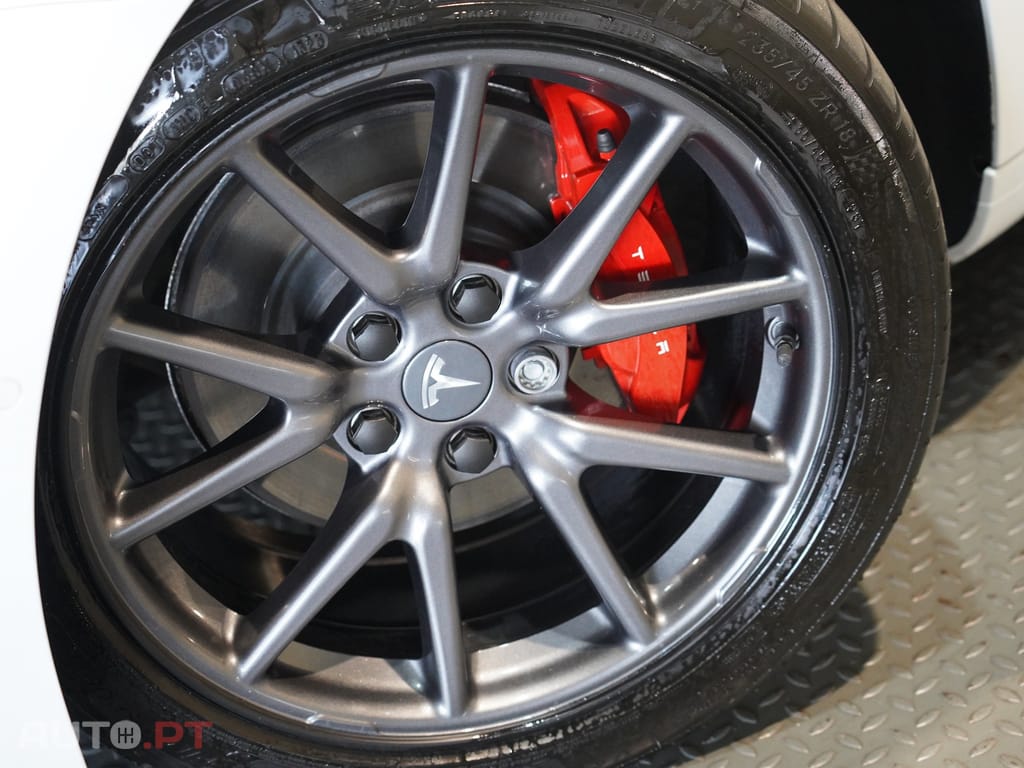 Tesla Model 3 Tração Traseira
