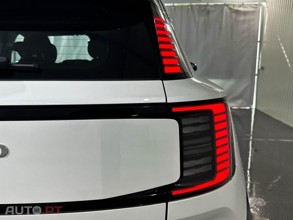 Volvo EX30 Single Motor Extended Range RWD Plus