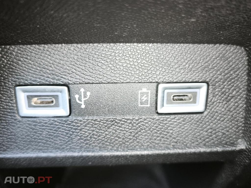 Peugeot 308 1.6 Hybrid Allure Pack e-EAT8 — fotografia 12