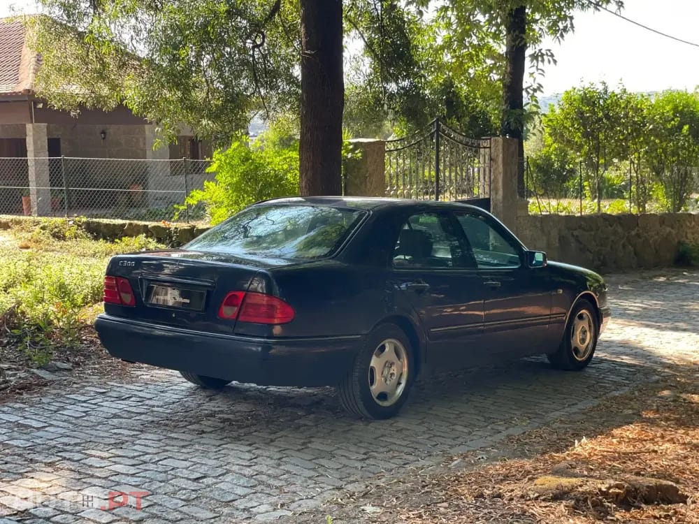 Mercedes-Benz E 300 TD Classic