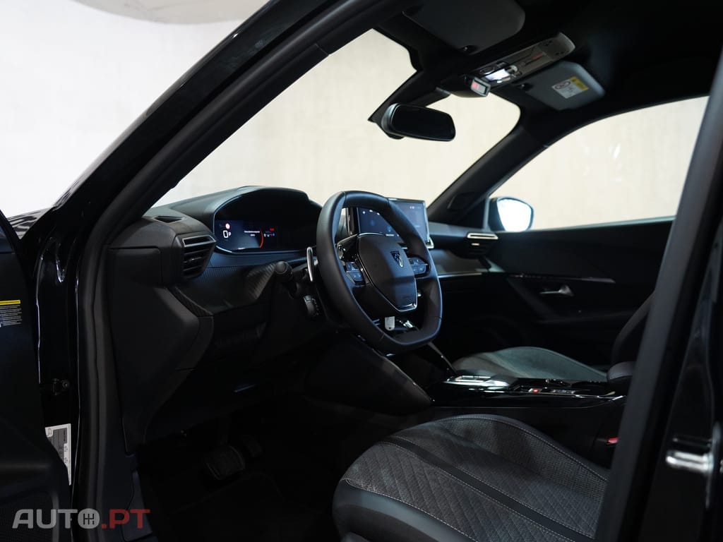 Peugeot 2008 1.2 PureTech Allure EAT8