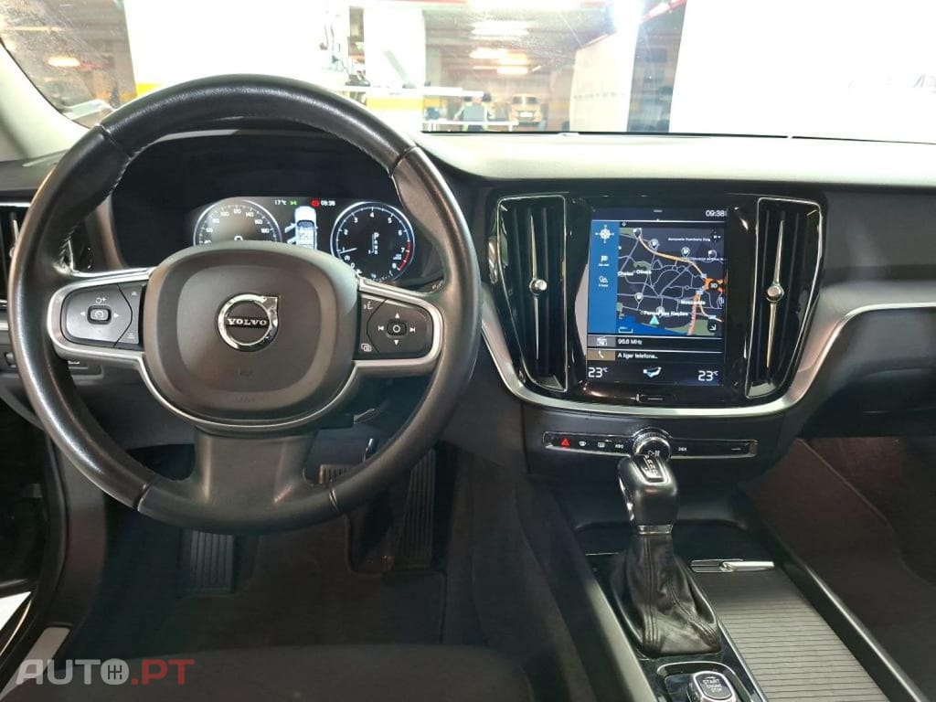 Volvo V60 2.0 T4 Momentum Plus
