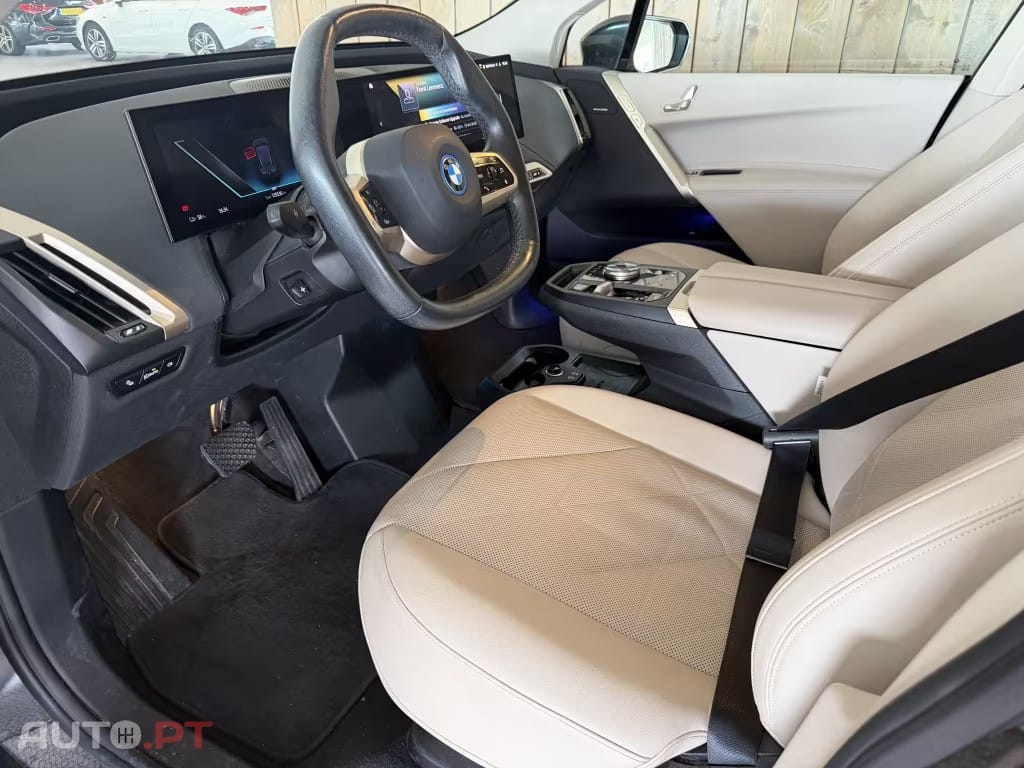 BMW iX xDrive 40