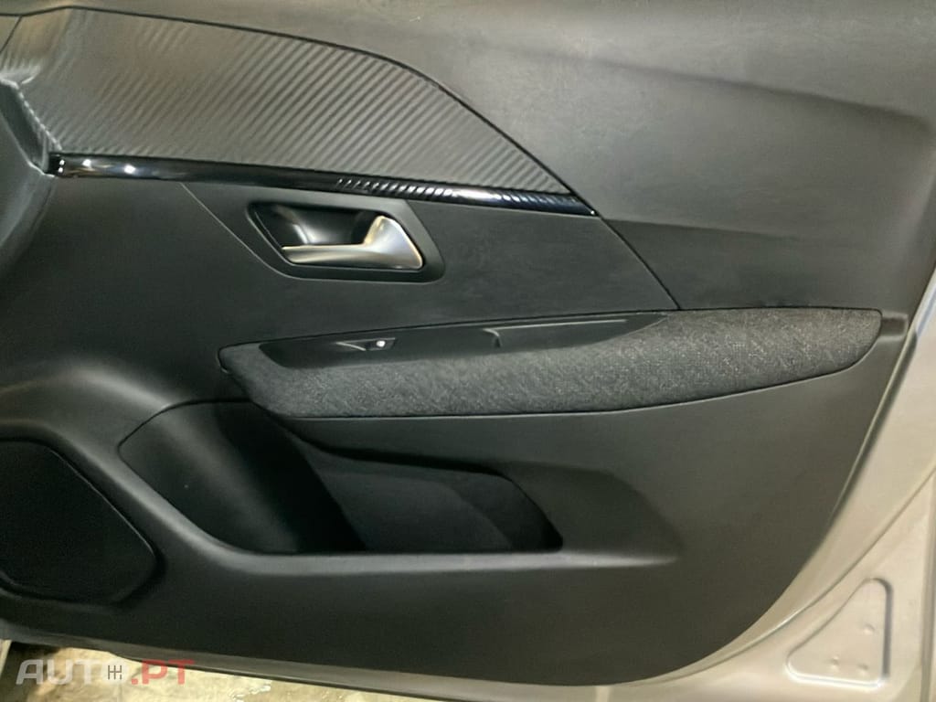 Peugeot 208 1.2 Hybrid Style e-DCS6