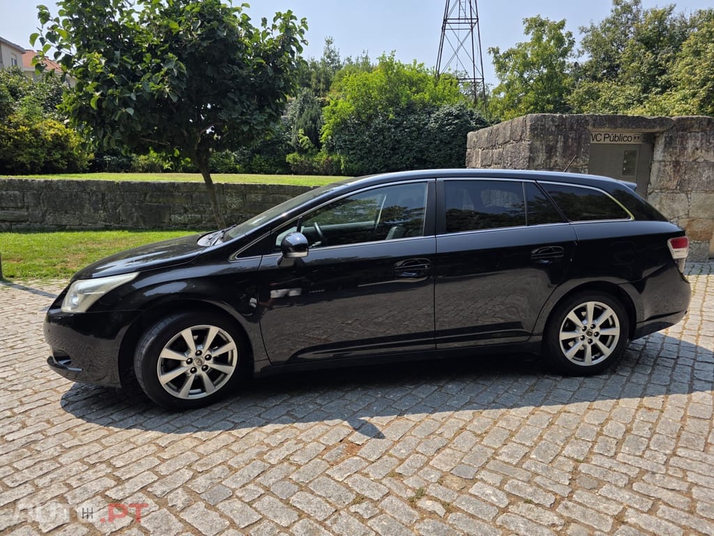 Toyota Avensis 2.0 D-4D Exclusive +Pele+GPS