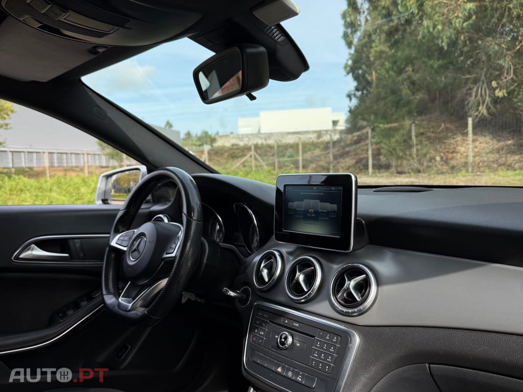 Mercedes-Benz CLA 180 coupé 4 portas