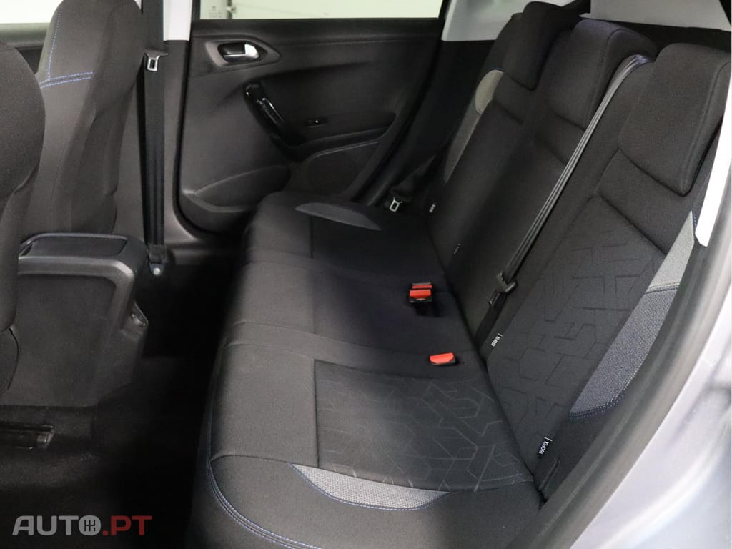 Peugeot 2008 Signature 1.5 BlueHDi 