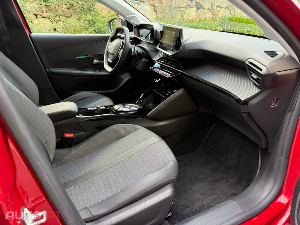 Peugeot 208 PureTech 100 EAT8 Allure