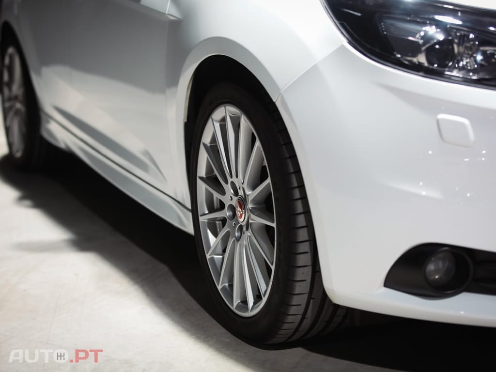 Ford Focus 2.0 EcoBoost ST c/ Pack Pele Desportiva