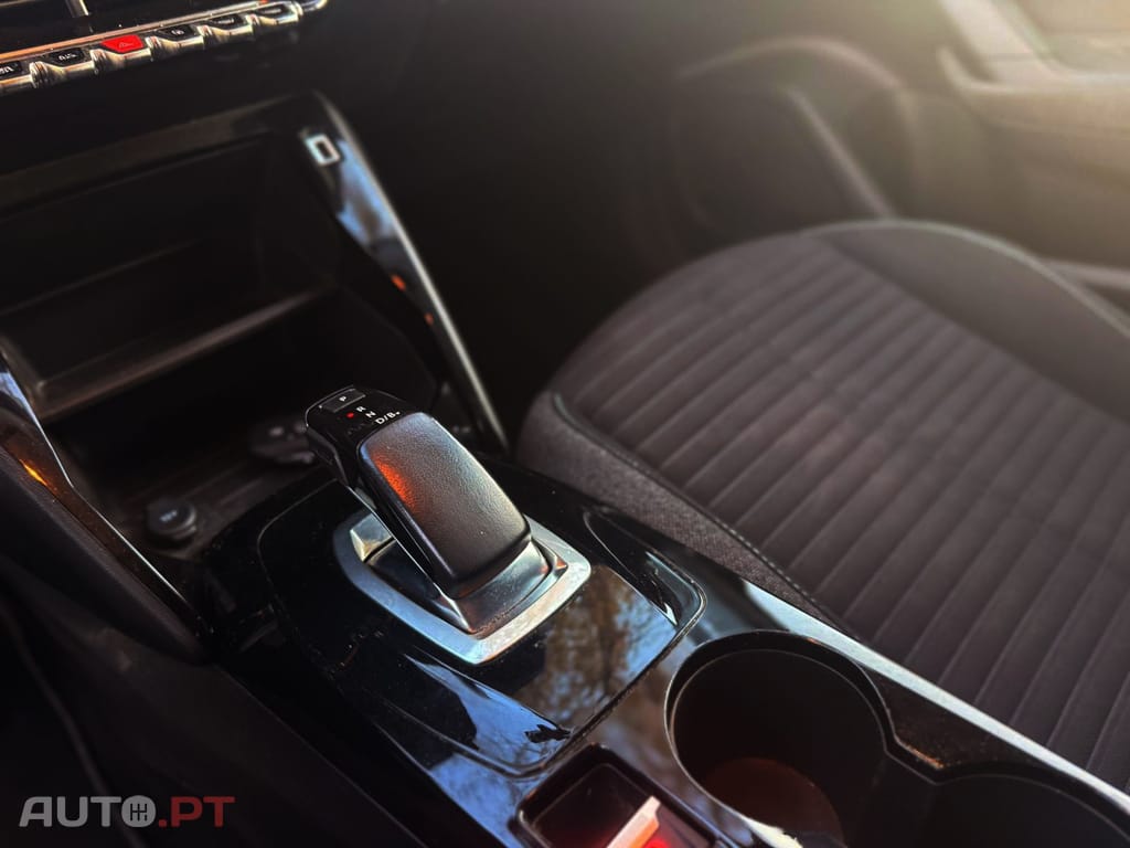 Peugeot E-2008 Style