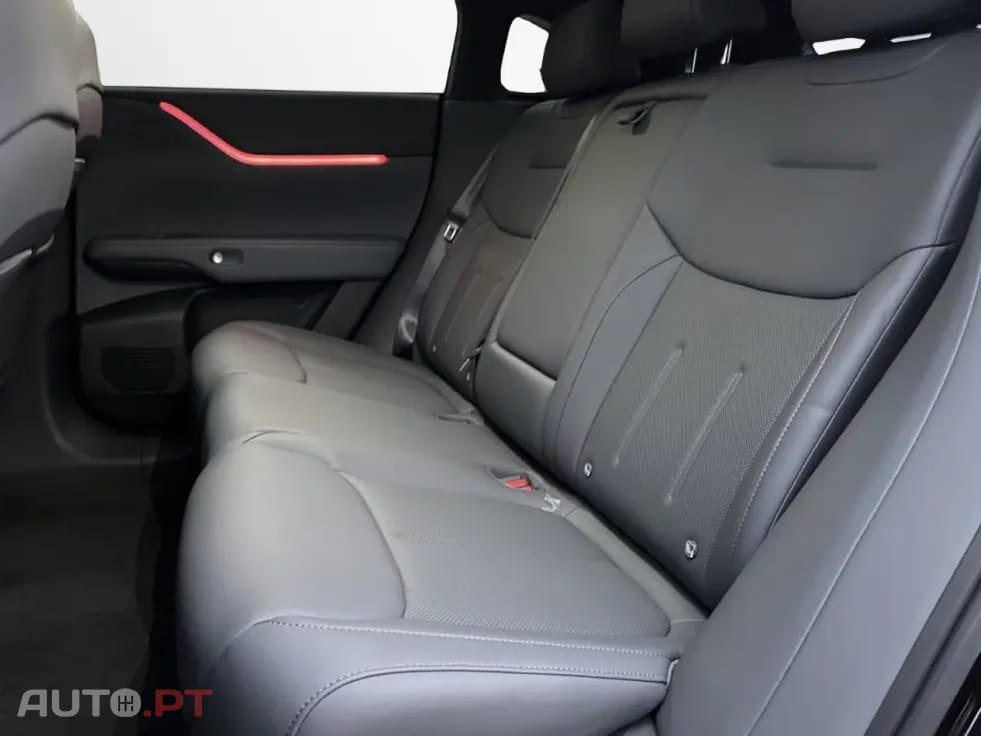 XPeng G6 80.8 kWh AWD Performance + Gancho de Reboque
