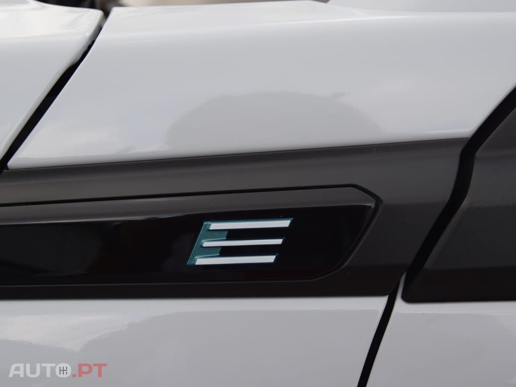 Peugeot E-2008 54 kWh Active EAT8