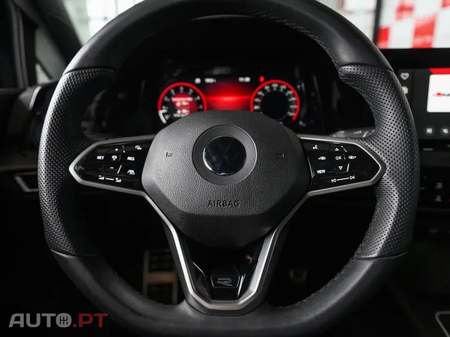 Volkswagen Golf 1.5 eTSI R-Line DSG