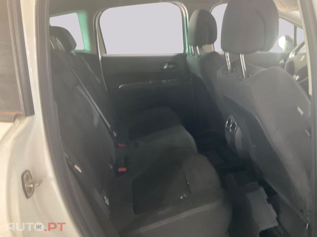 Peugeot 3008 1.2 PureTech Style — fotografia 4