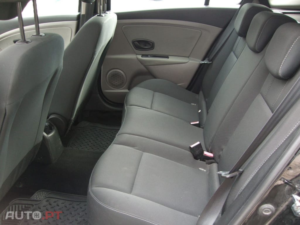 Renault Mégane Break 1.5 dCi Confort — fotografia 7