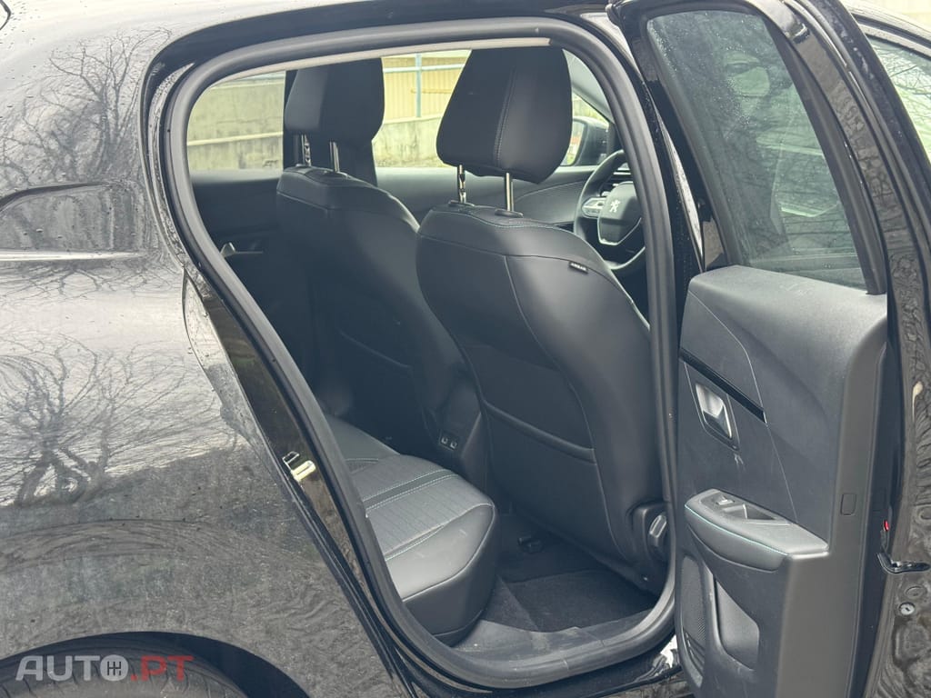 Peugeot 208 1.2 PureTech Allure EAT8