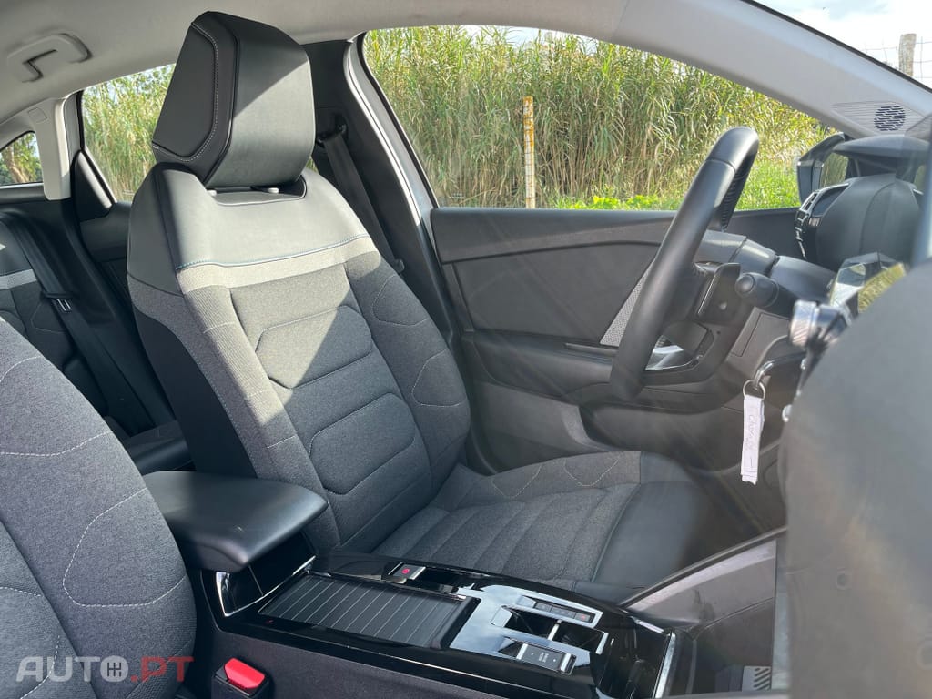 Citroen C4 PureTech 130 Stop&Start EAT8 SHINE